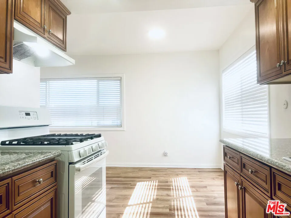 5263 Riverton Avenue #8 North Hollywood, CA 91601