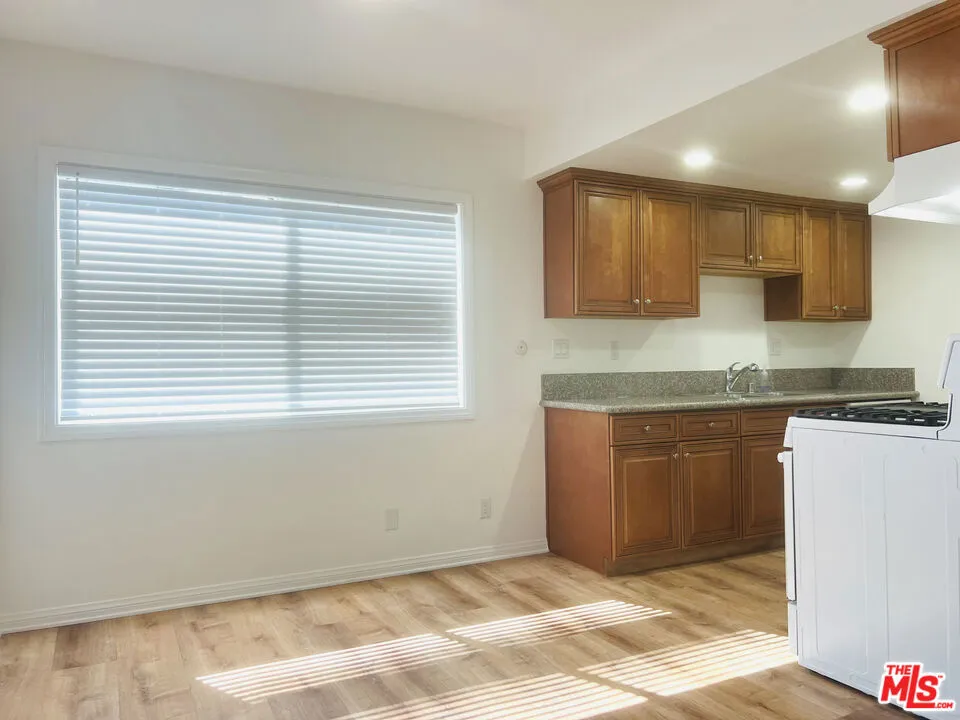 5263 Riverton Avenue #8 North Hollywood, CA 91601