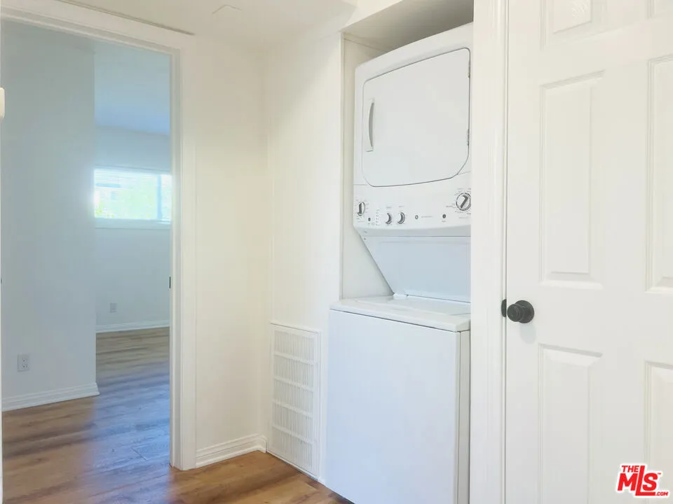 5263 Riverton Avenue #8 North Hollywood, CA 91601