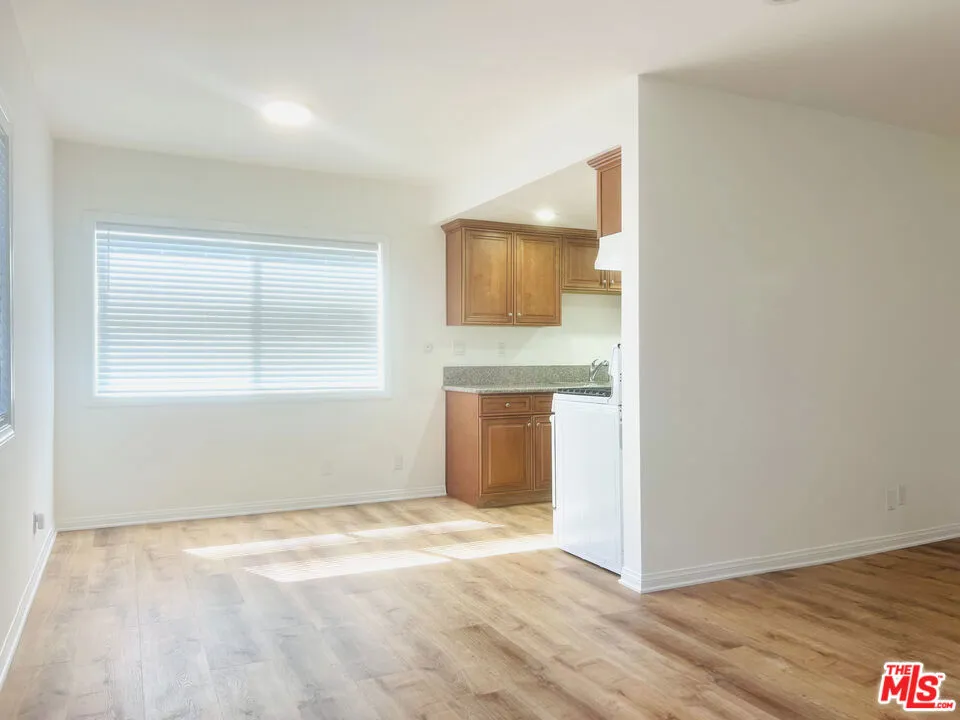 5263 Riverton Avenue #8 North Hollywood, CA 91601