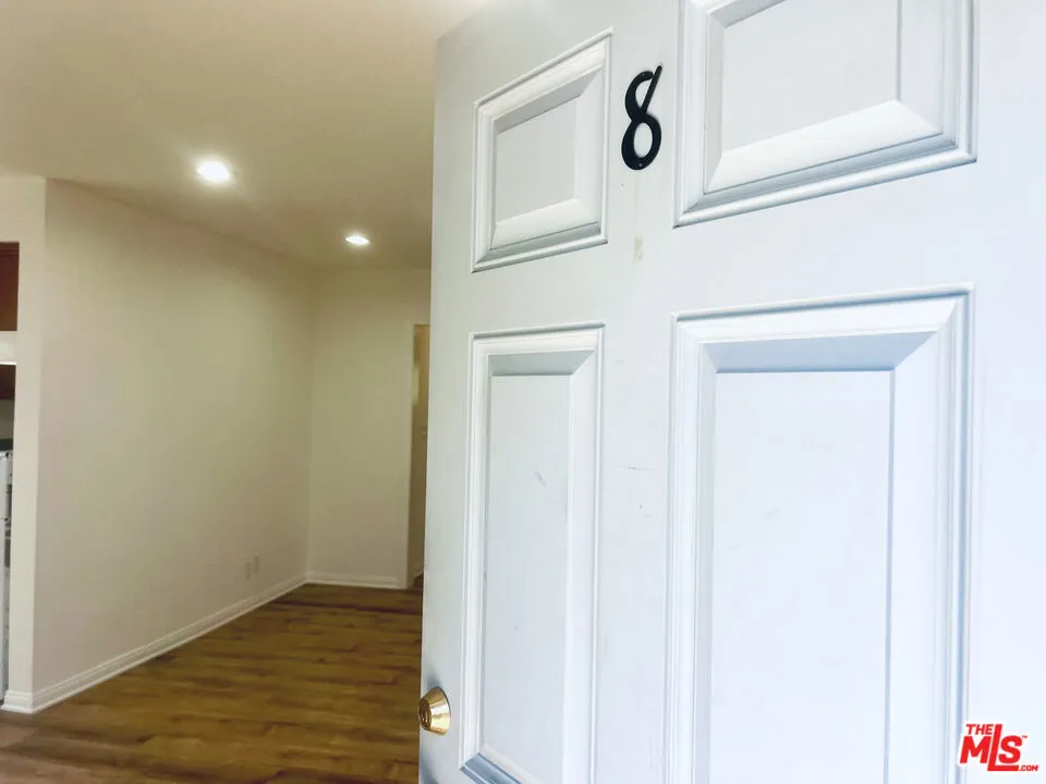 5263 Riverton Avenue #8 North Hollywood, CA 91601