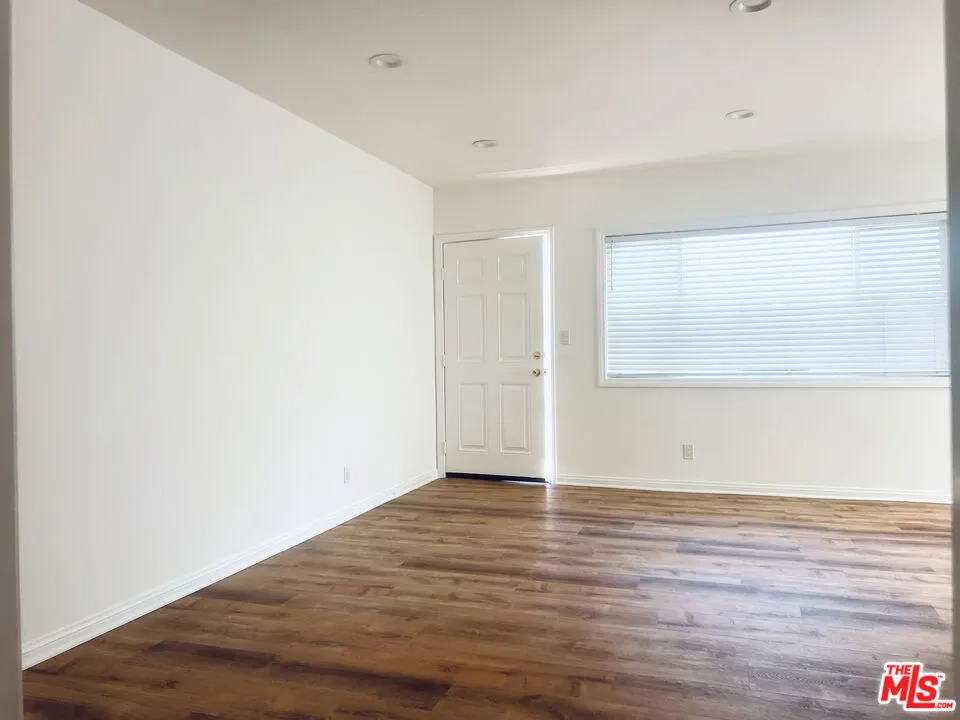 5263 Riverton Avenue #8 North Hollywood, CA 91601