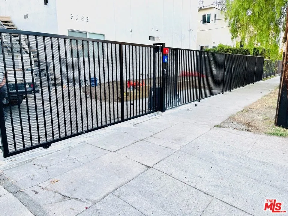 5263 Riverton Avenue #8 North Hollywood, CA 91601