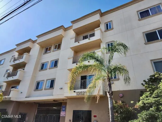 13525 Vanowen Street #106 Van Nuys, CA 91405