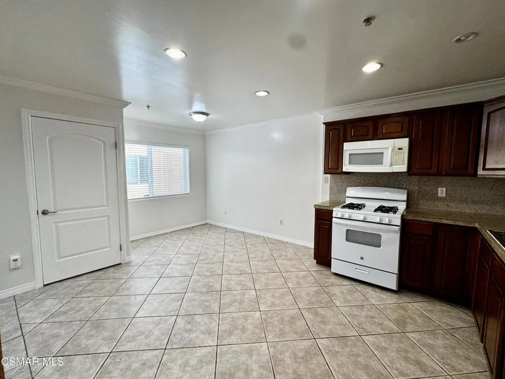 13525 Vanowen Street #106 Van Nuys, CA 91405
