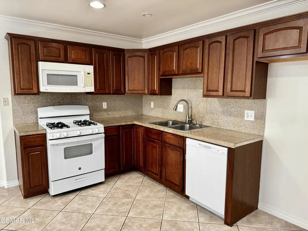 13525 Vanowen Street #106 Van Nuys, CA 91405
