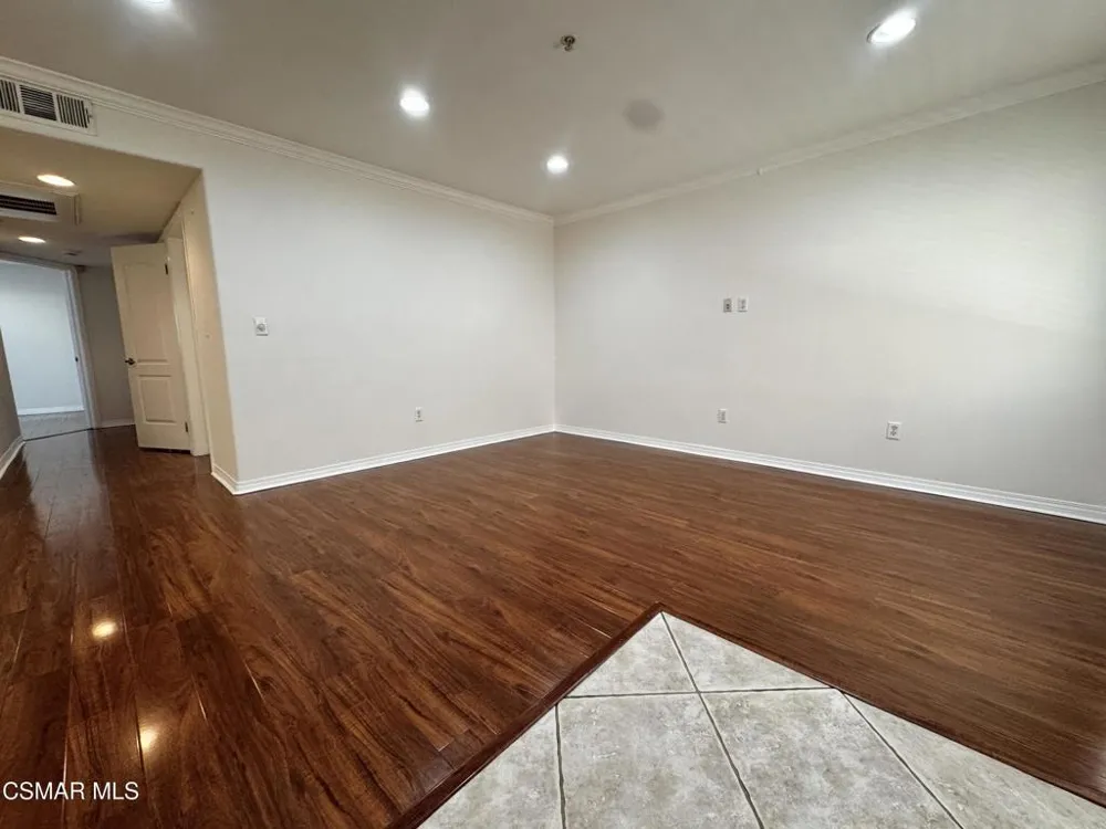 13525 Vanowen Street #106 Van Nuys, CA 91405