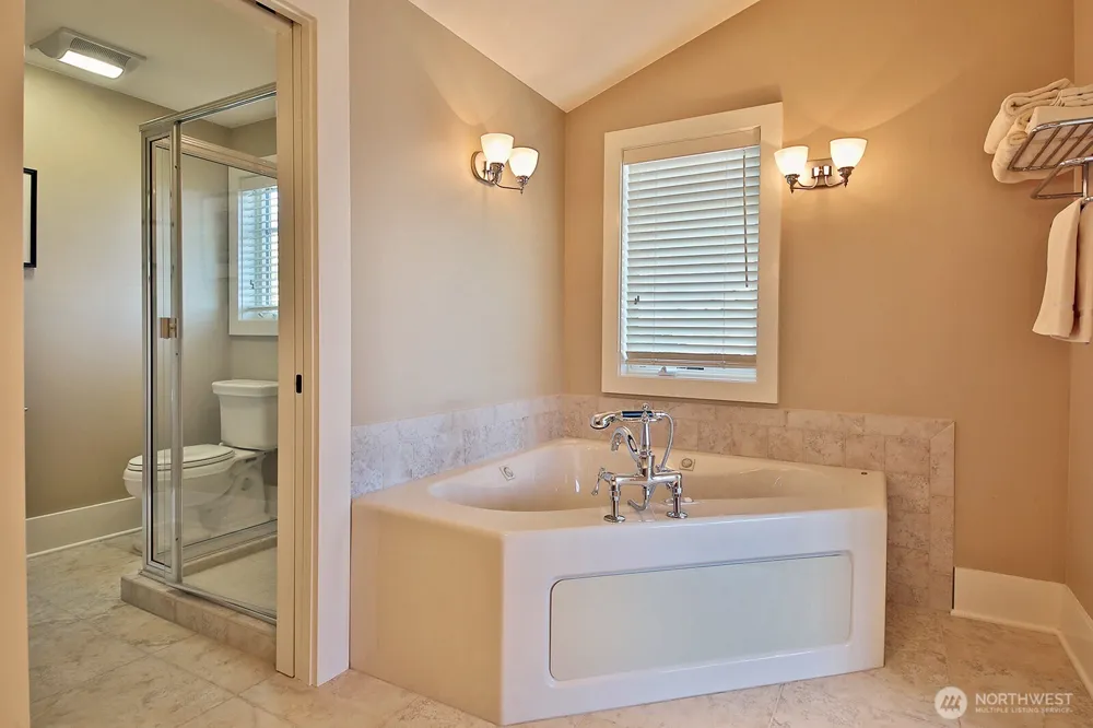 2382 Soundview Drive Langley, WA 98260