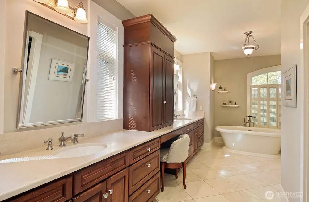 2382 Soundview Drive Langley, WA 98260
