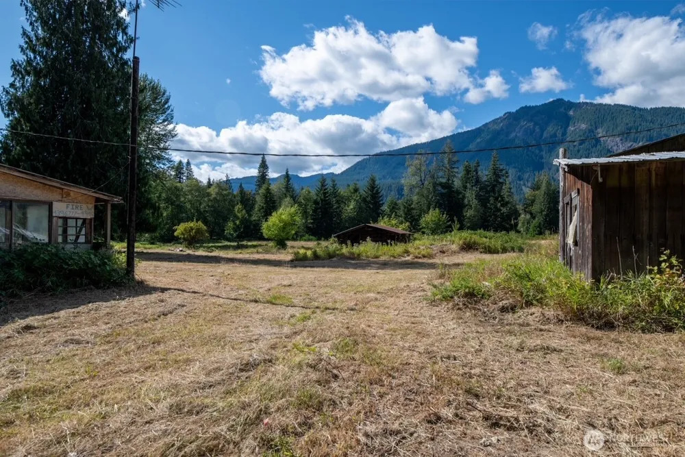 11737 US Hwy 12 Randle, WA 98377