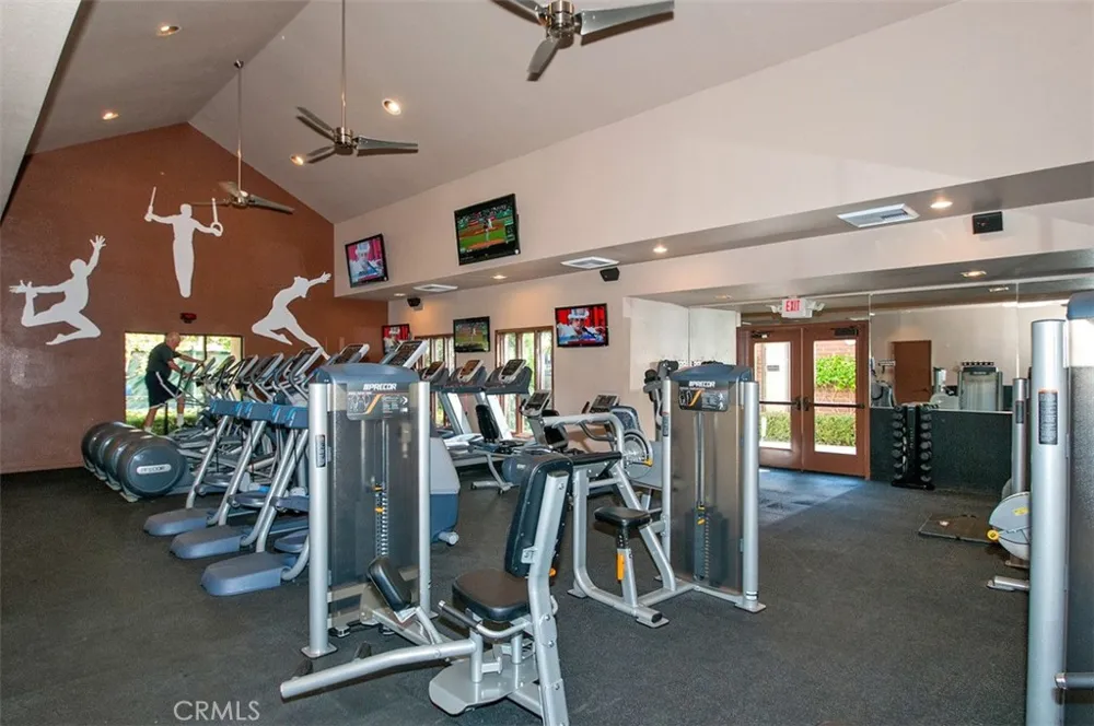 22385 Pineglen Mission Viejo, CA 92692