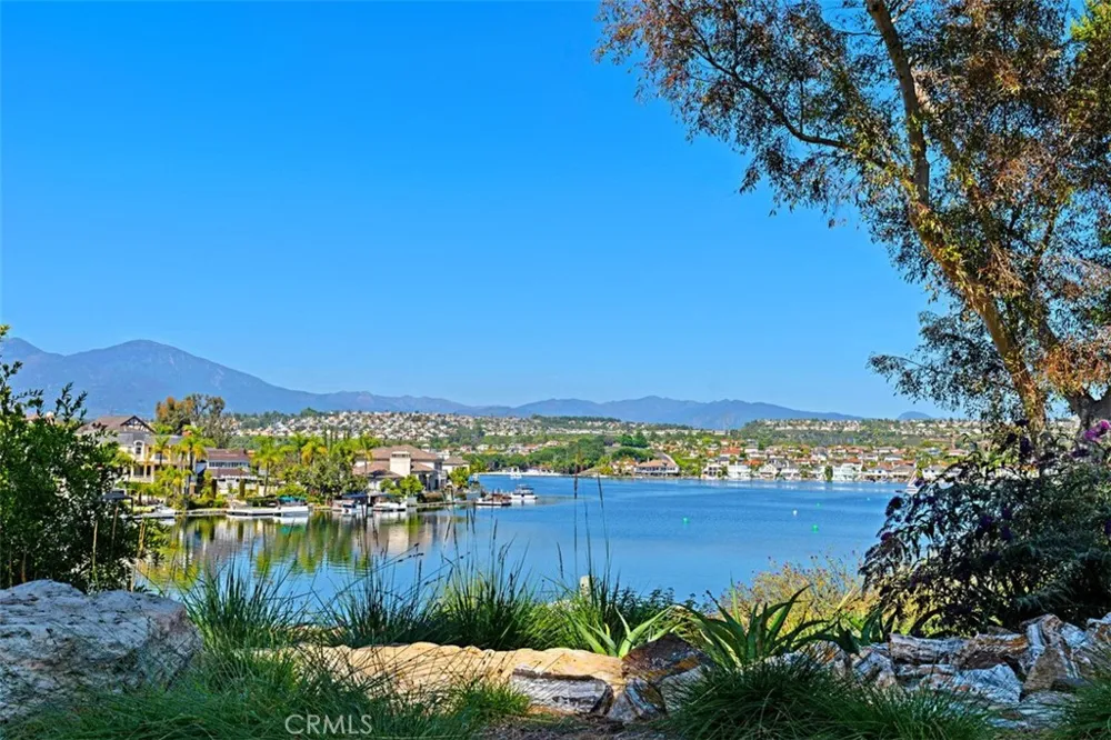 22385 Pineglen Mission Viejo, CA 92692