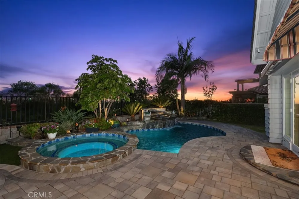 22385 Pineglen Mission Viejo, CA 92692