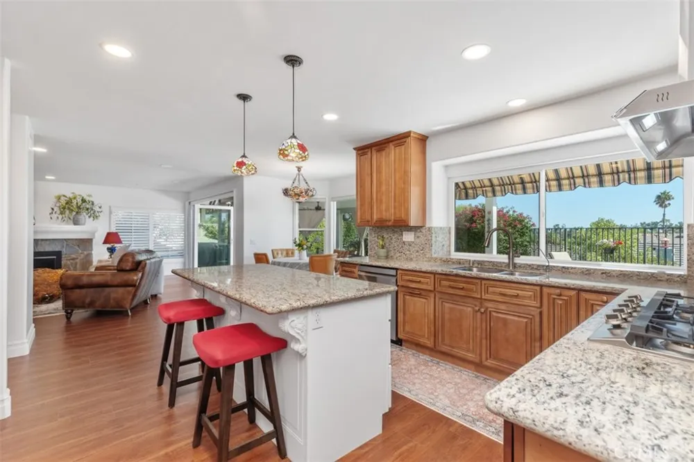 22385 Pineglen Mission Viejo, CA 92692
