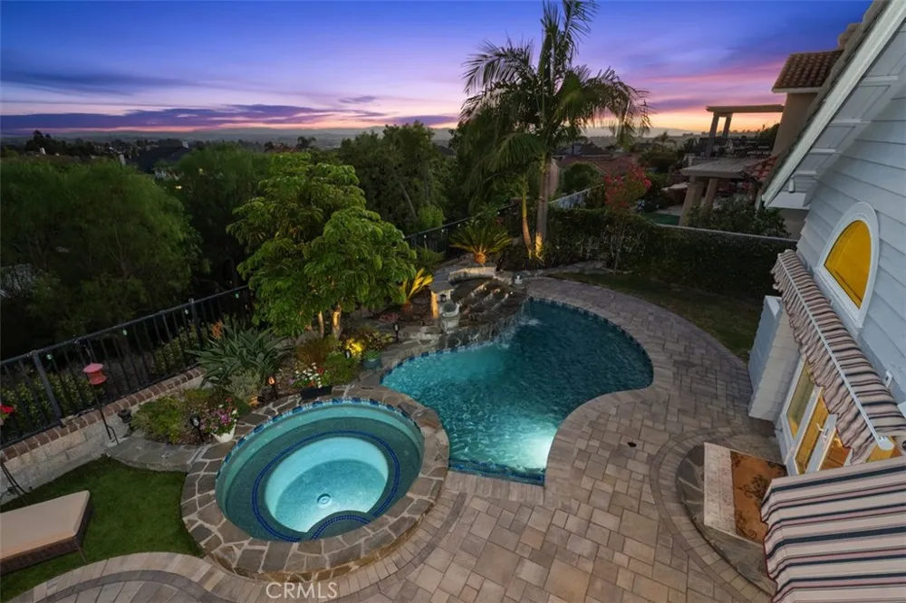 22385 Pineglen Mission Viejo, CA 92692