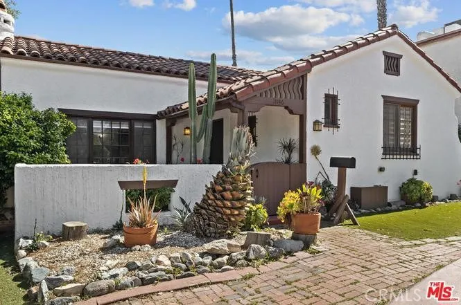 11146 Huston Street Studio City, CA 91601