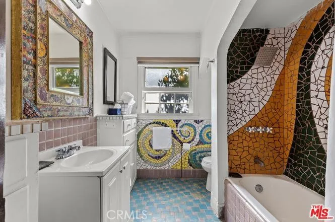11146 Huston Street Studio City, CA 91601