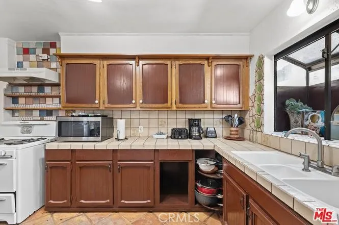 11146 Huston Street Studio City, CA 91601