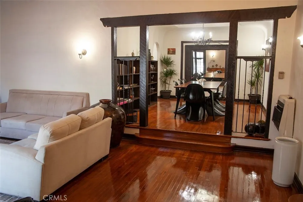 11146 Huston Street Studio City, CA 91601