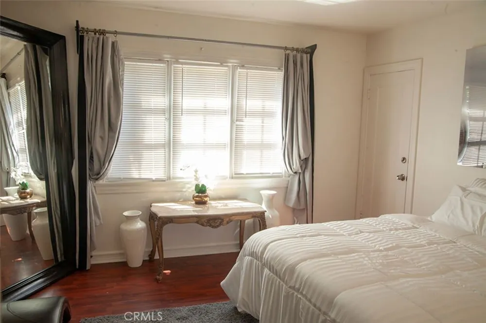 11146 Huston Street Studio City, CA 91601