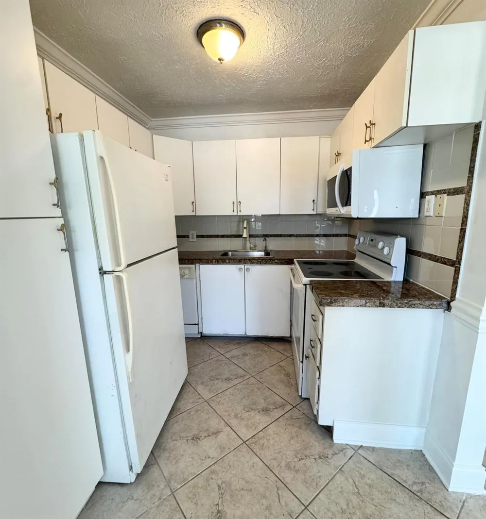218 Kent M #M West Palm Beach, FL 33417