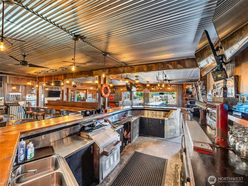 782 U.S. 101 Highway Chinook, WA 98614