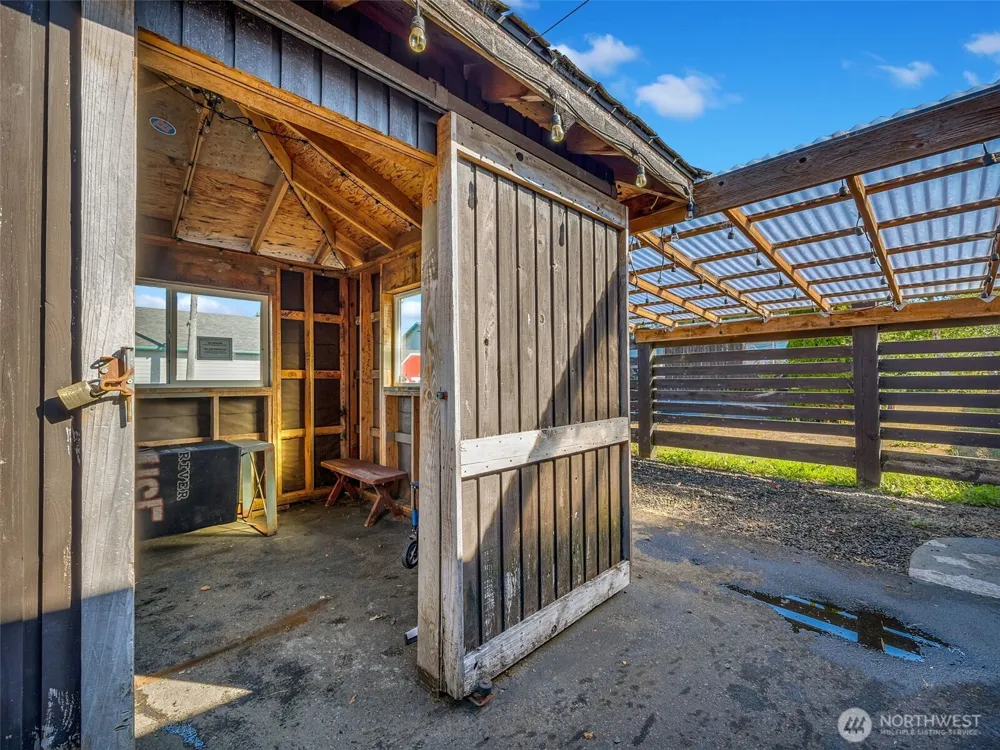 782 U.S. 101 Highway Chinook, WA 98614