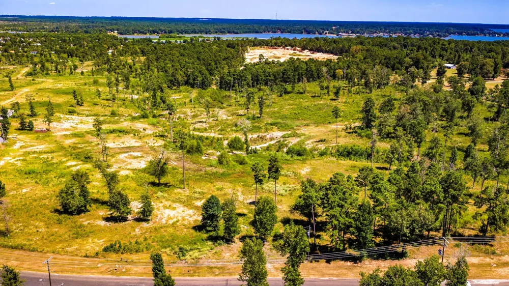 400 Yaupon Cove Drive Onalaska, TX 77360