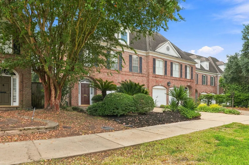 5571 Beverlyhill Street Houston, TX 77056