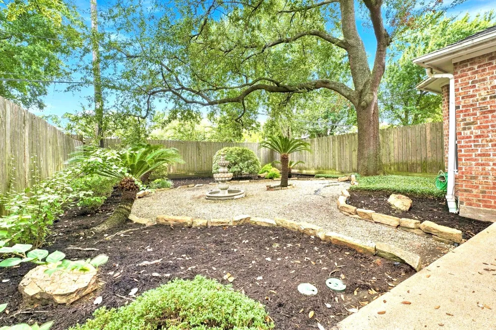 5571 Beverlyhill Street Houston, TX 77056