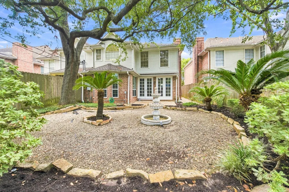 5571 Beverlyhill Street Houston, TX 77056