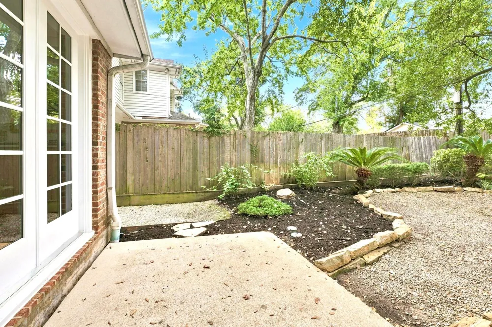 5571 Beverlyhill Street Houston, TX 77056