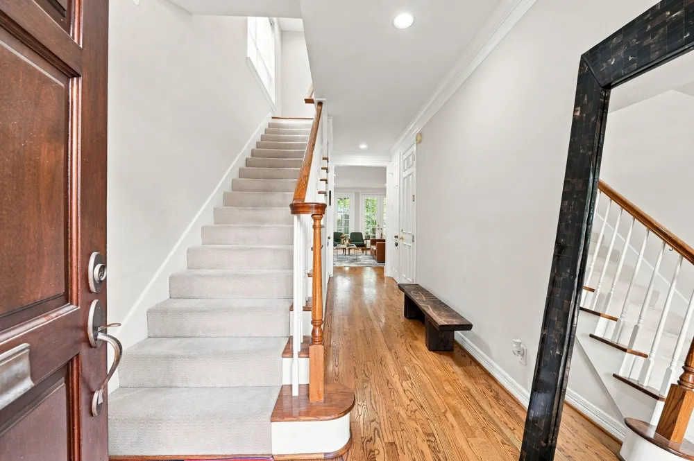 5571 Beverlyhill Street Houston, TX 77056