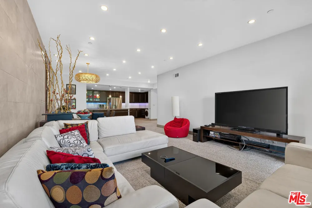 324 Palm Drive #404 Beverly Hills, CA 90210