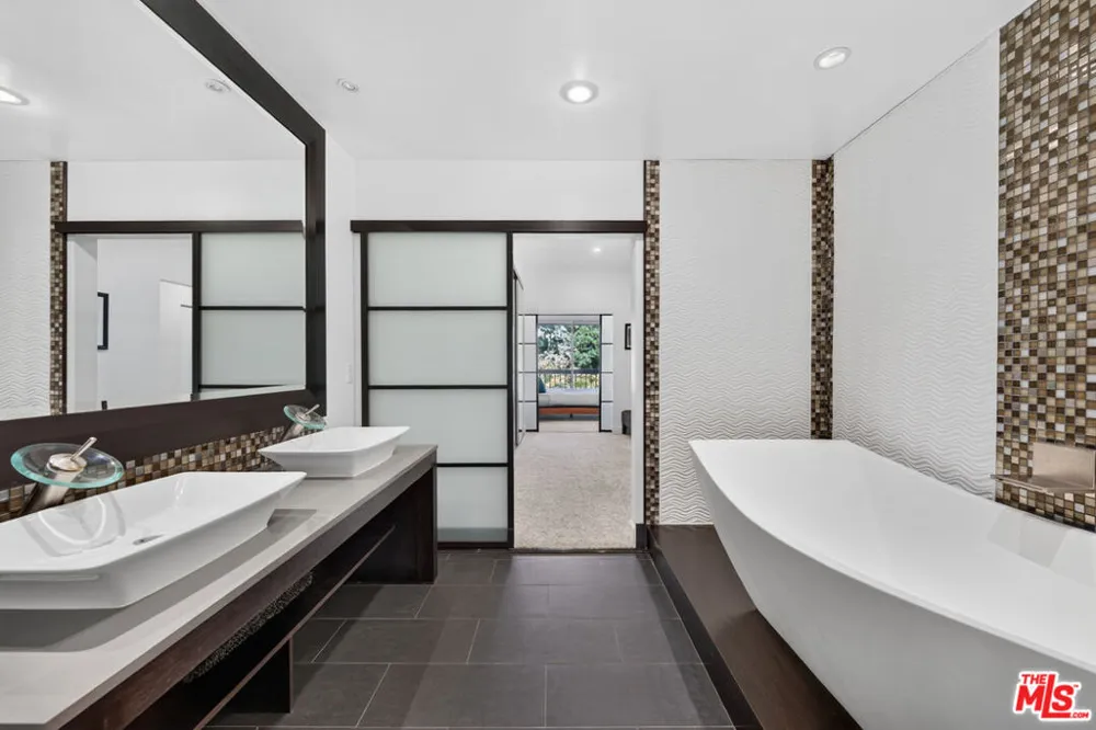 324 Palm Drive #404 Beverly Hills, CA 90210