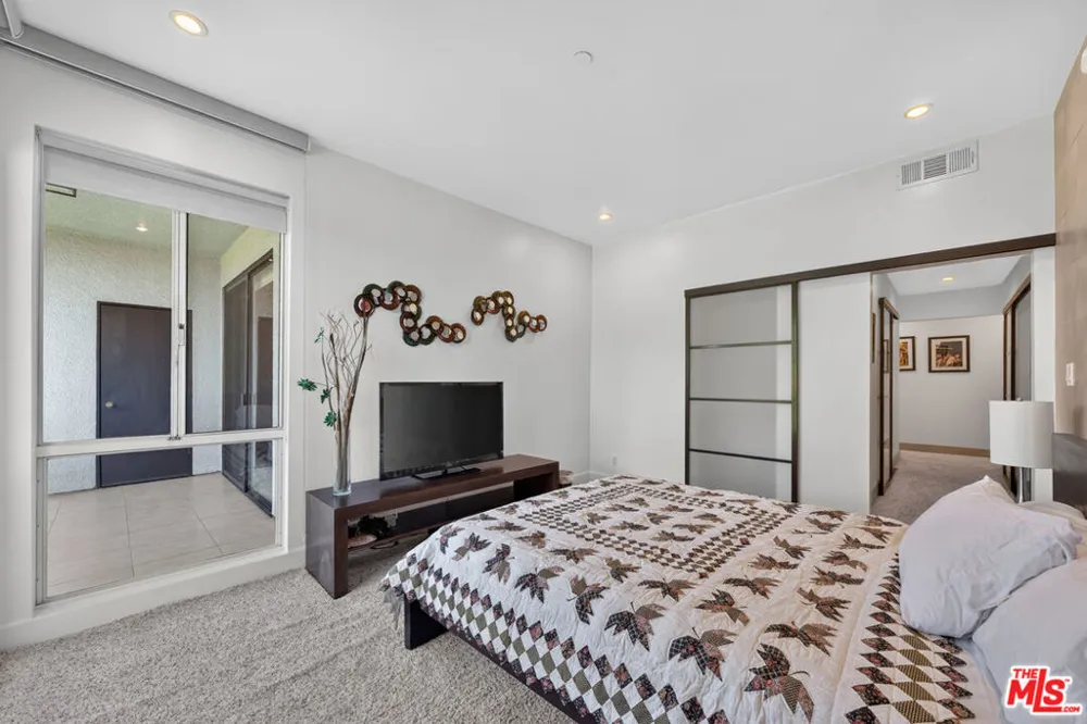 324 Palm Drive #404 Beverly Hills, CA 90210