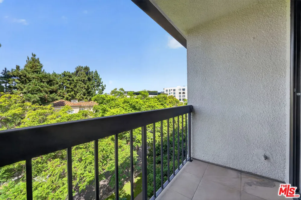 324 Palm Drive #404 Beverly Hills, CA 90210