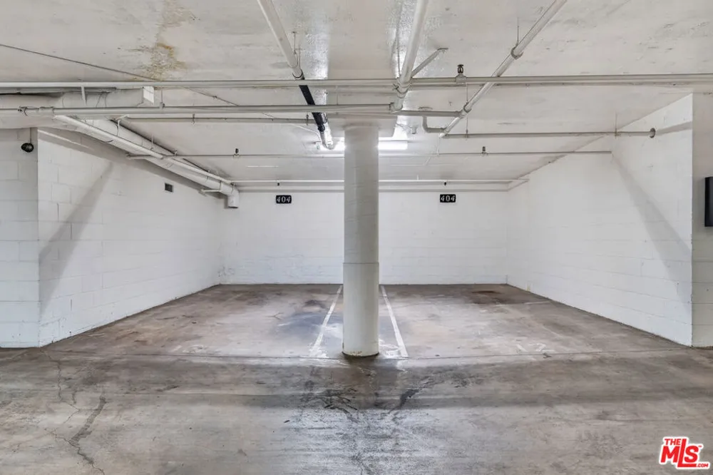 324 Palm Drive #404 Beverly Hills, CA 90210