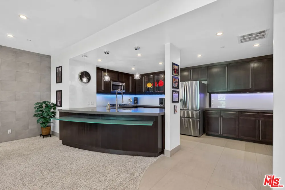 324 Palm Drive #404 Beverly Hills, CA 90210
