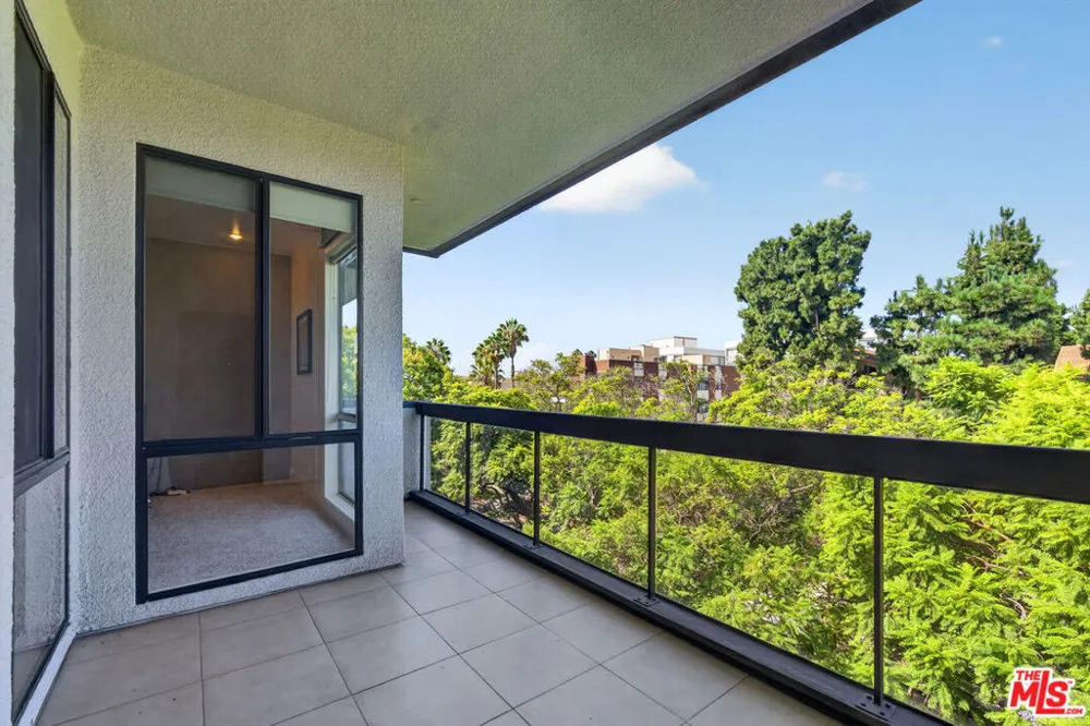 324 Palm Drive #404 Beverly Hills, CA 90210