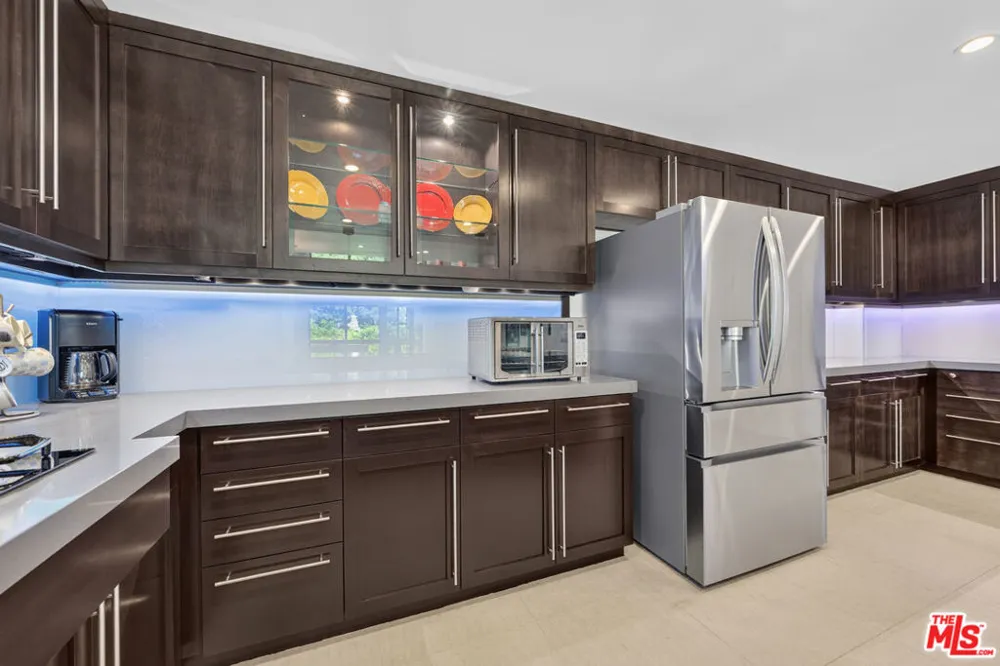 324 Palm Drive #404 Beverly Hills, CA 90210