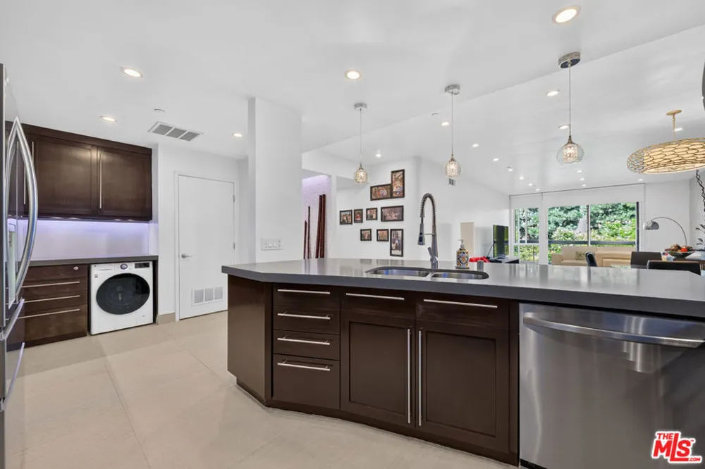 324 Palm Drive #404 Beverly Hills, CA 90210
