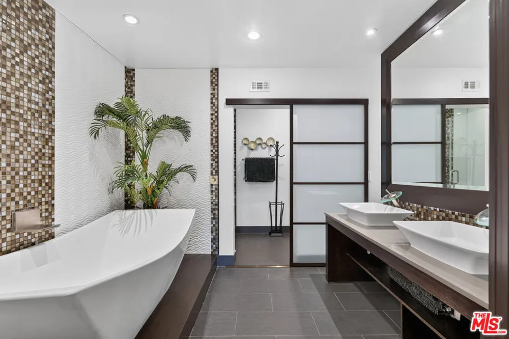 324 Palm Drive #404 Beverly Hills, CA 90210
