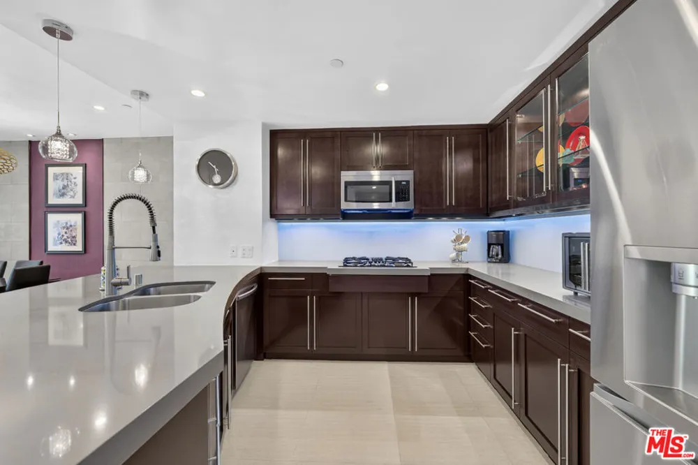 324 Palm Drive #404 Beverly Hills, CA 90210