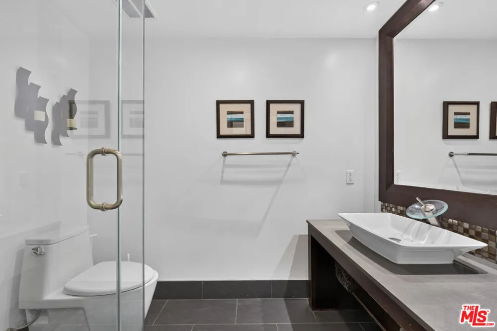 324 Palm Drive #404 Beverly Hills, CA 90210