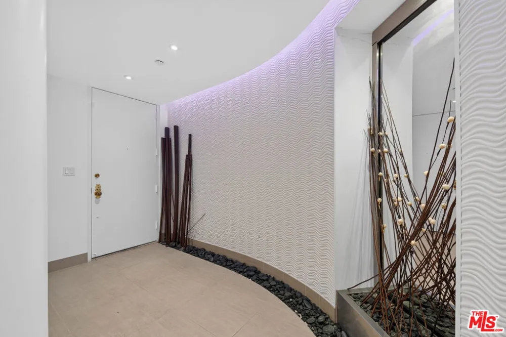 324 Palm Drive #404 Beverly Hills, CA 90210