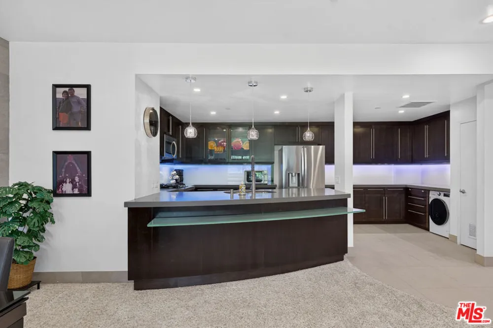 324 Palm Drive #404 Beverly Hills, CA 90210