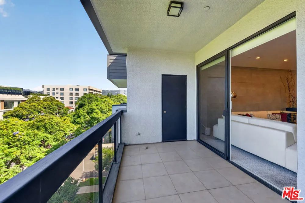 324 Palm Drive #404 Beverly Hills, CA 90210