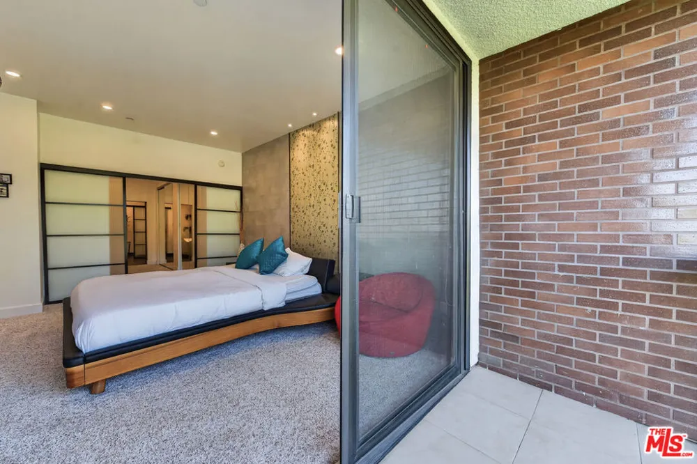 324 Palm Drive #404 Beverly Hills, CA 90210