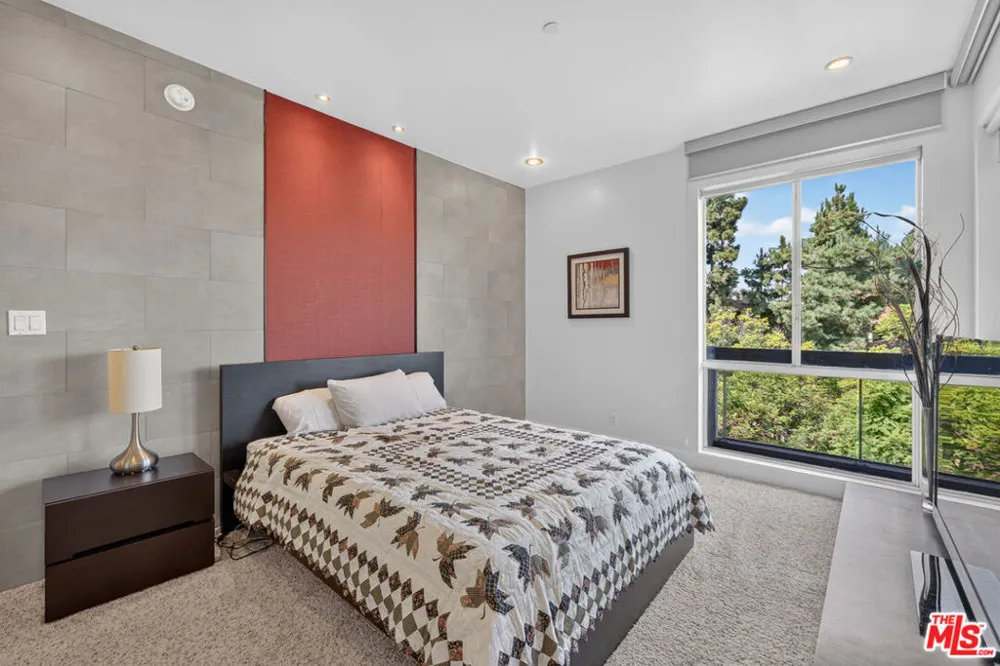 324 Palm Drive #404 Beverly Hills, CA 90210